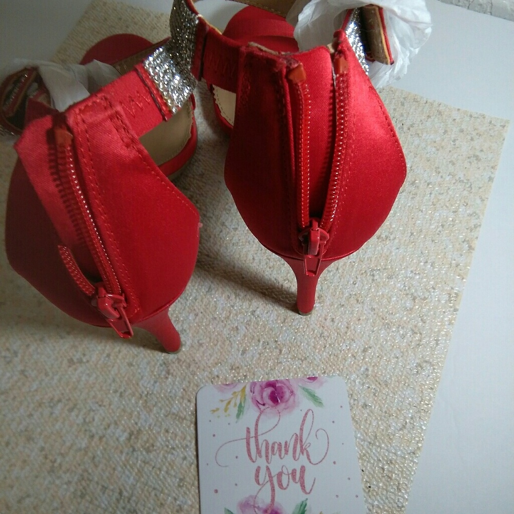 Red Beatiful Heels - Picture 5 of 8